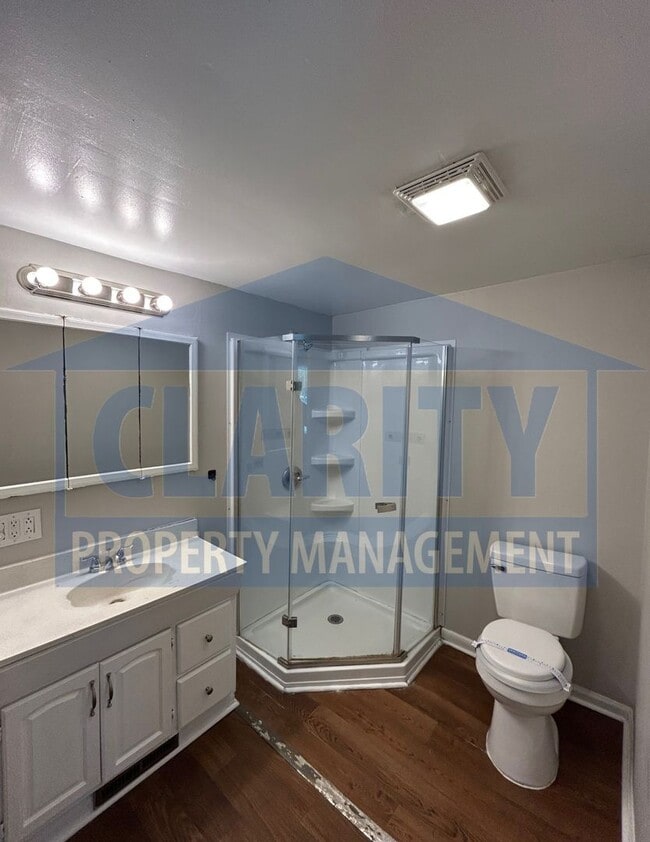 Building Photo - Charming 2-Bedroom Home with Spacious Yard...