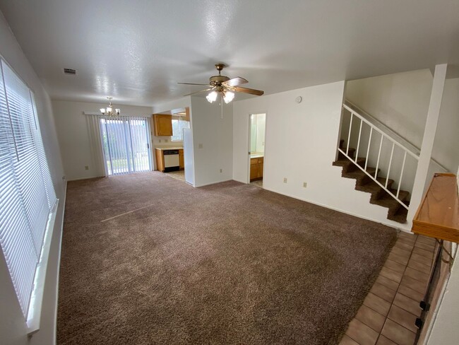 Building Photo - Charming 3 Bed/2.5 Bath on Packwood coming...