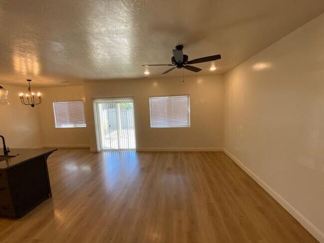 Building Photo - 3 Bed - 2.5 Bath, Newer Construction