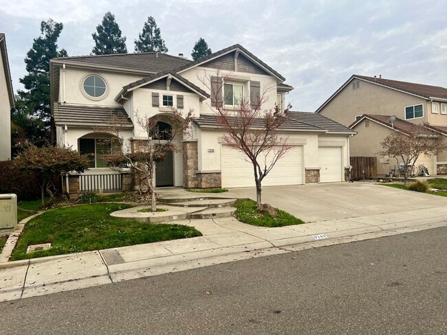 Building Photo - Beautiful and Spacious 5 bed/ 4 bath home ...