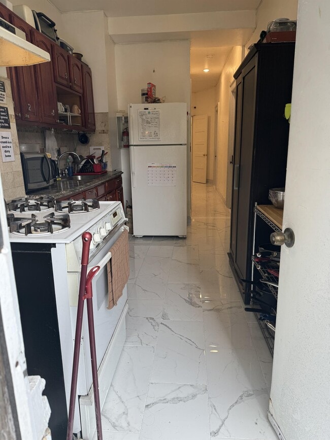 Building Photo - 535 E 29th St