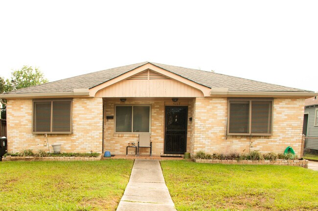 Primary Photo - 5119 Baccich St