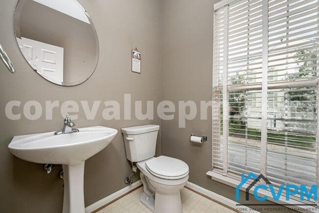 Building Photo - 2668 Streamview Dr