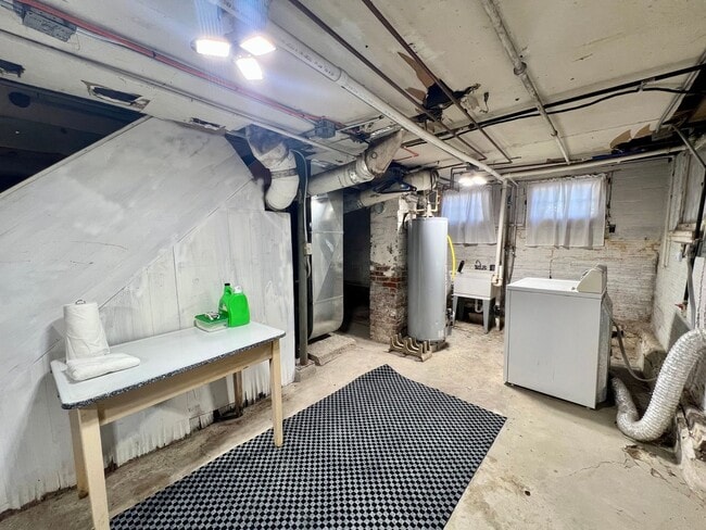 Building Photo - Beautifully Renovated & Fully Furnished Home in Peoria Heights!