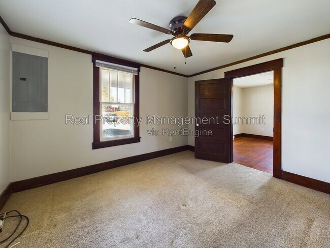 Building Photo - 2408 Poplar St