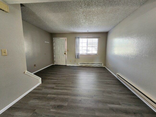 Building Photo - 49-55 Castle Royal Dr