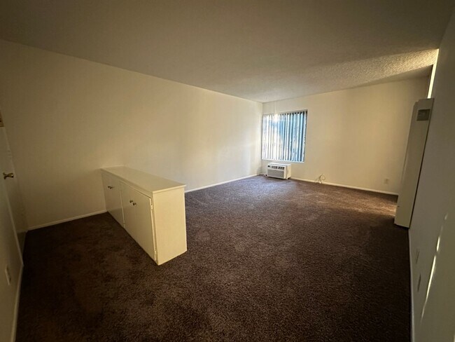 Building Photo - 5022 Riverton Ave