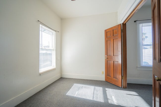 Building Photo - 1001 E Garfield St