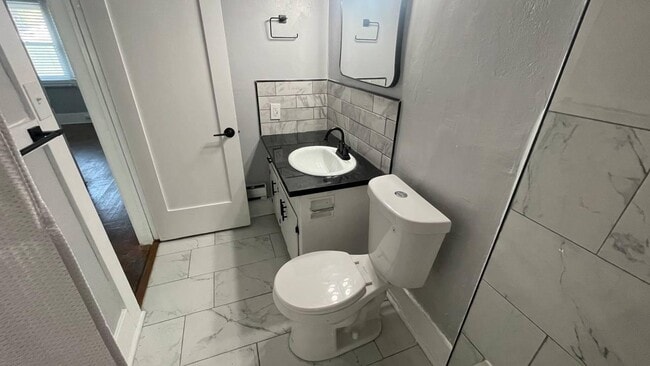 Building Photo - 835 E Weldon Ave