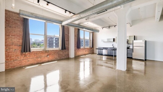 Building Photo - 444 N 4th St
