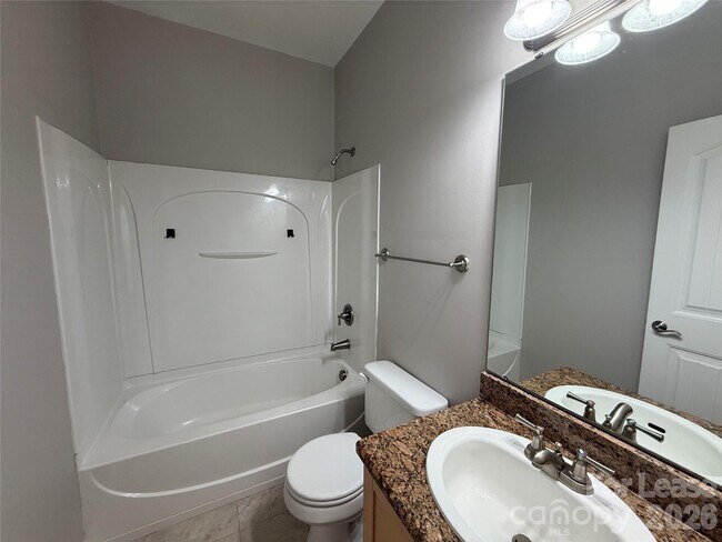 Building Photo - 933 Central Park Cir