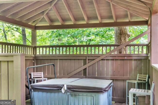 Building Photo - 417 Hickory Ridge Dr
