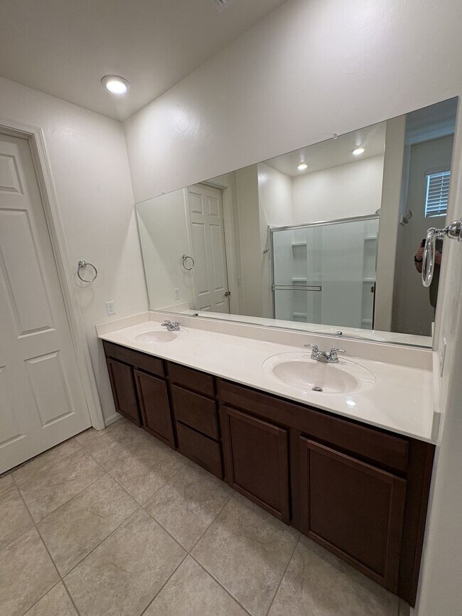 Building Photo - Four bedroom beauty in Star Valley