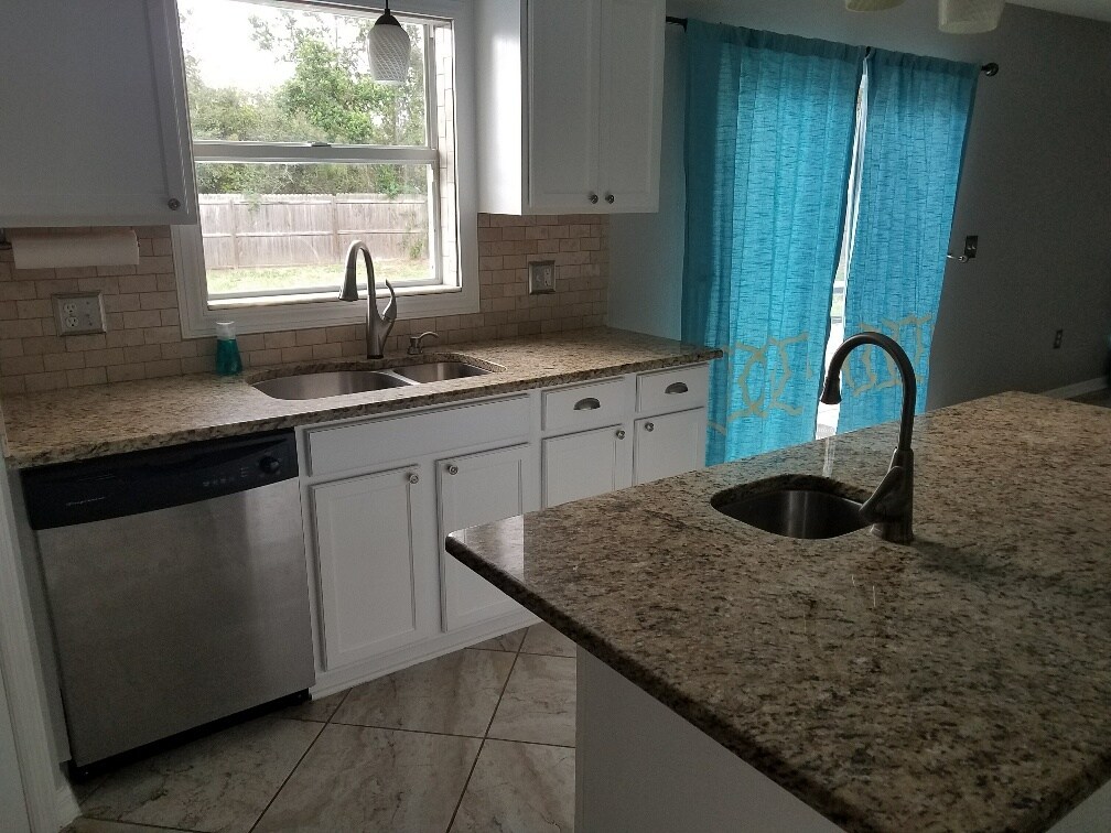 Building Photo - 6289 Freeport Dr