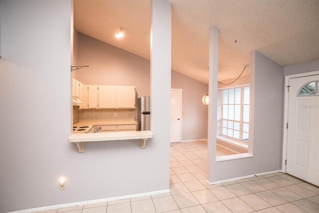Building Photo - 2764 Kavalier Dr