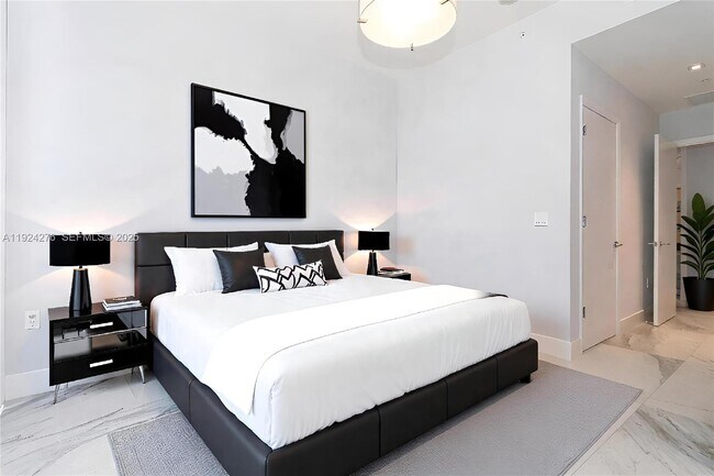 Building Photo - 701 N Fort Lauderdale Beach Blvd