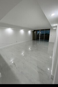 Building Photo - 1750 NE 191st St