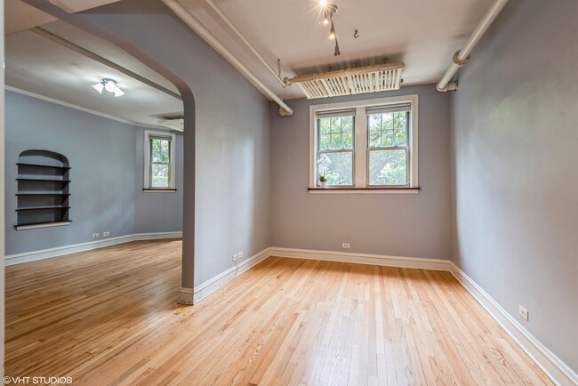 Building Photo - 2016.5 W Greenleaf Ave