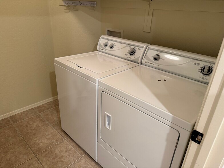 Laundry room - 1611 Addington Dr