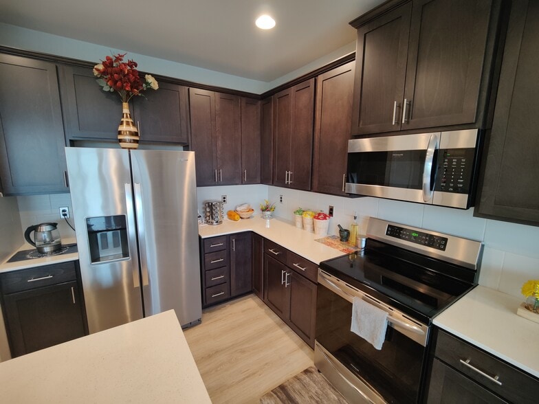 Stainless steel appliances - 1621 Seattle Hill Rd