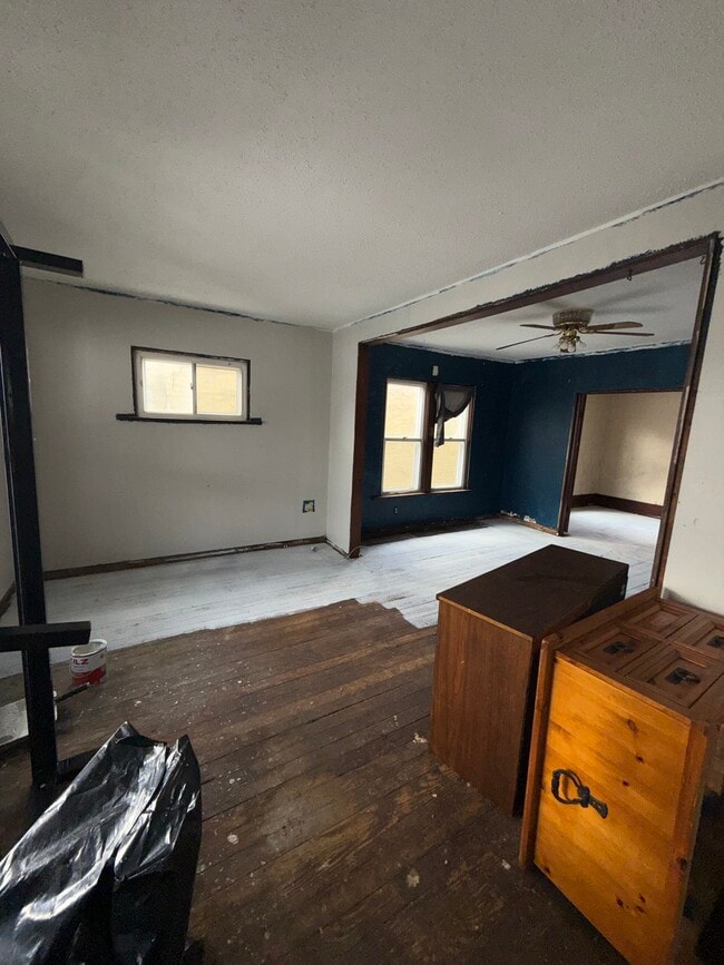 Building Photo - 111 E Livingston Dr