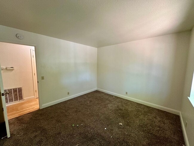 Building Photo - 3 Bedroom 2 Bathroom House in Desirable Al...