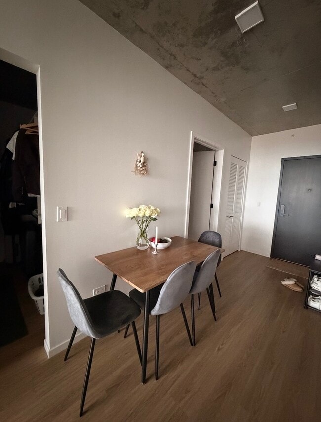 Building Photo - 225 N Elizabeth St