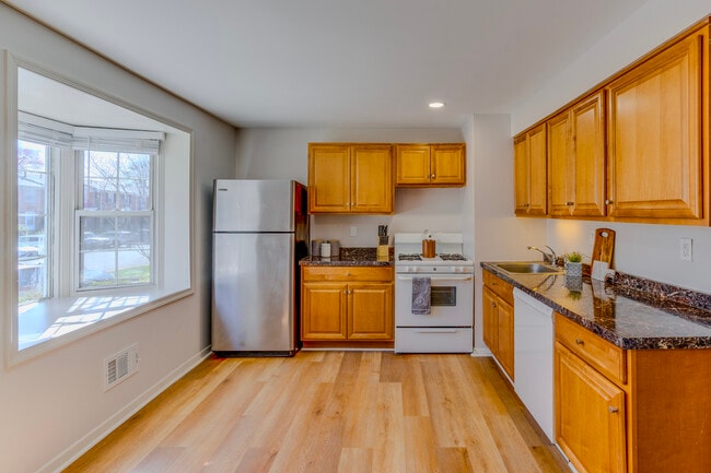 Building Photo - 8032 St Annes Ct