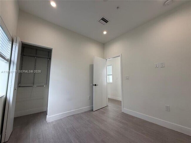 Building Photo - 1786 SW 9th St