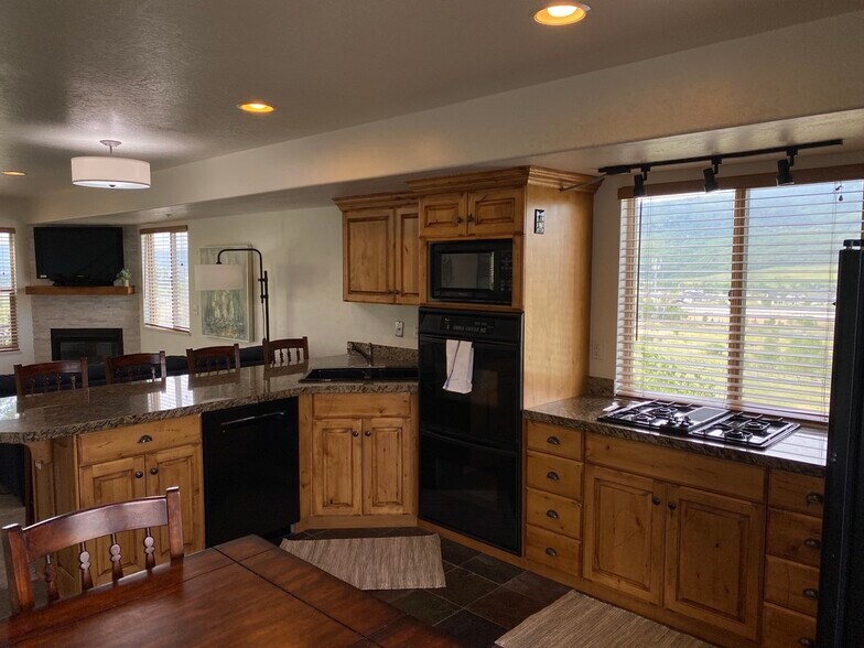 Building Photo - 3524 N Fox Run