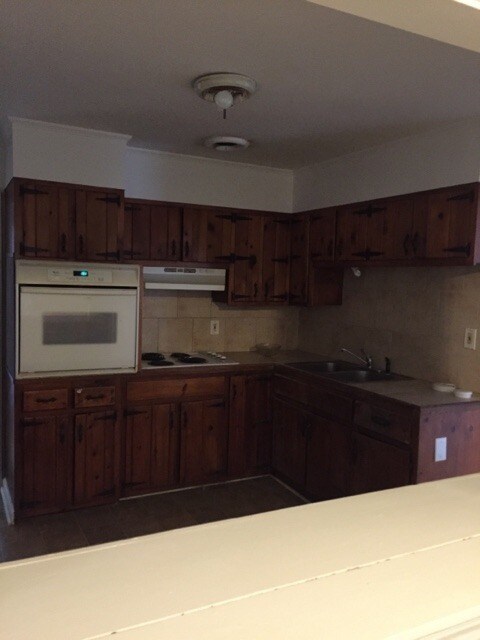 Building Photo - Hidden Enclave of Ranch Style Homes