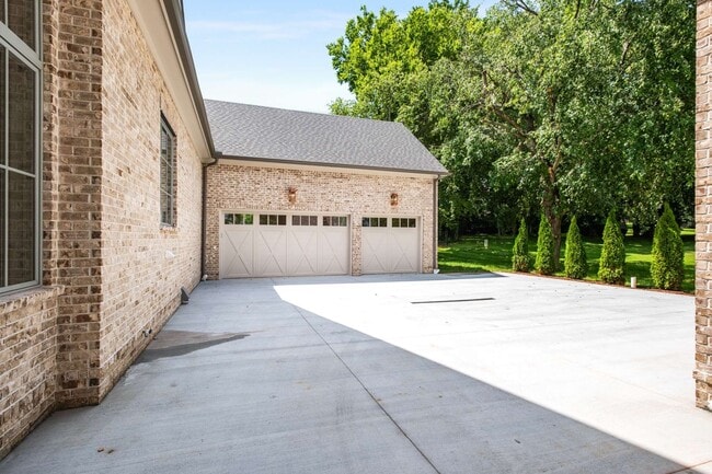 Building Photo - 8115 Devens Dr