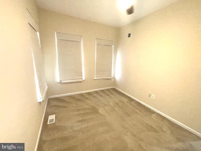 Building Photo - 22410 Glenbow Way