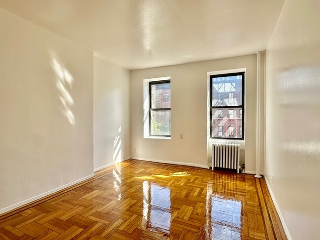 Building Photo - 1585 1st Ave
