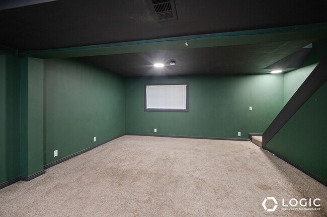Building Photo - 5155 Saguaro Dr