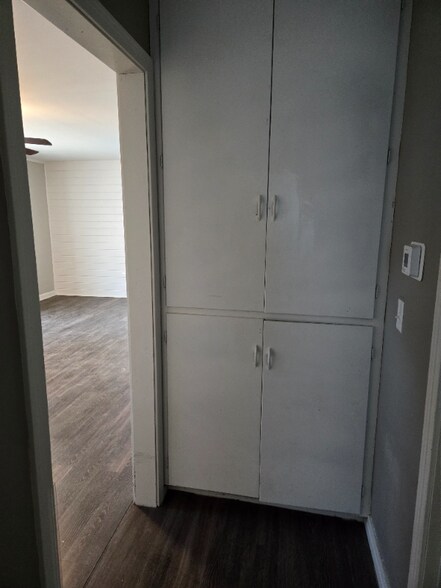 Building Photo - 445 W 12th St