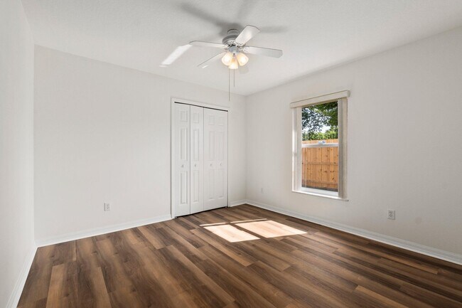 Building Photo - 2466 SE Renick Ave