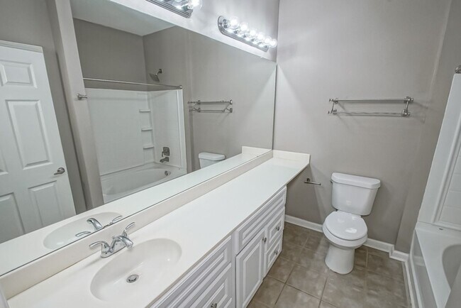 Building Photo - CONDO UNIT IN DENHAM SPRINGS