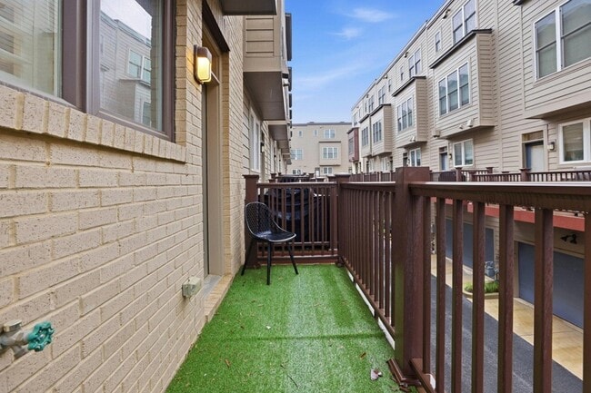 Building Photo - 6924 Rockledge Dr