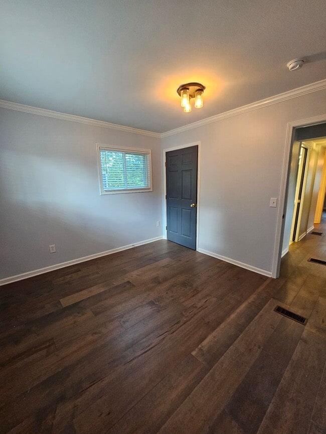 Building Photo - Stunning 4 Bed 2 Bath Single Family Rental...