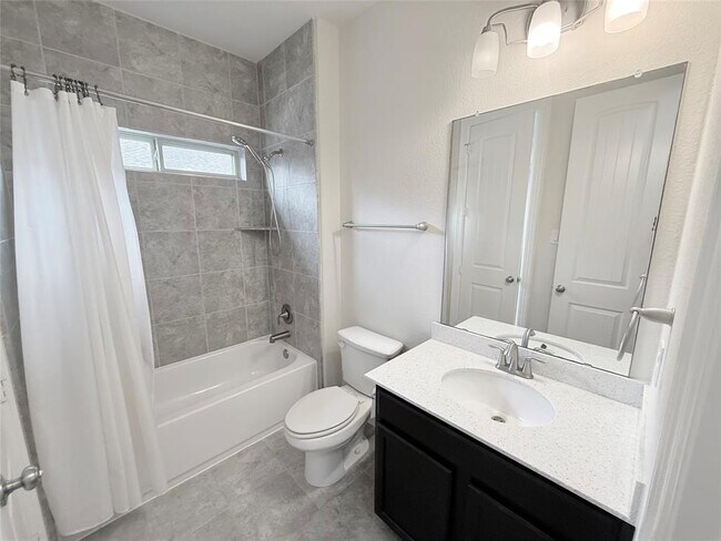 Building Photo - 13216 Green Hills Dr