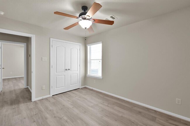 Building Photo - 973 Doire Dr