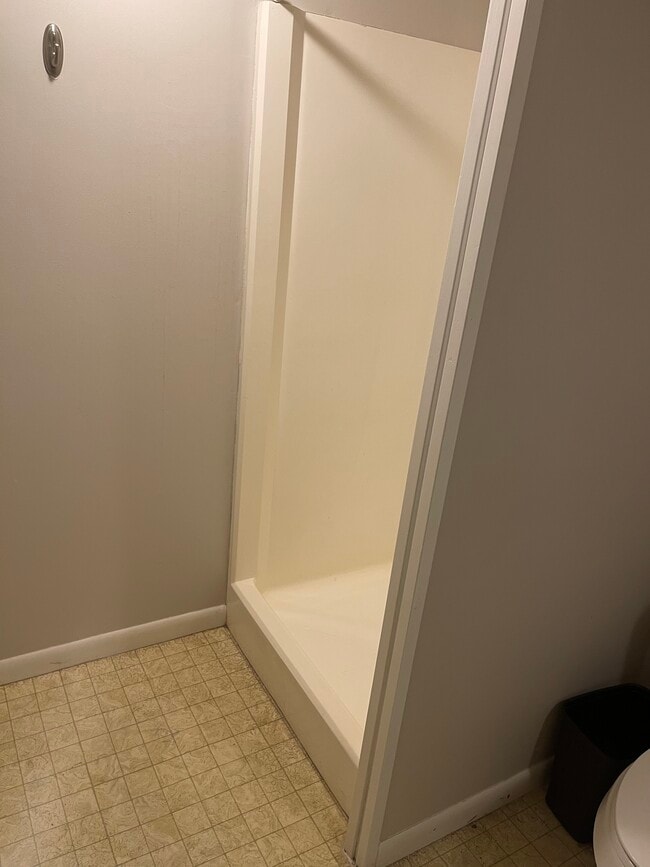 Building Photo - 298 Persimmon St