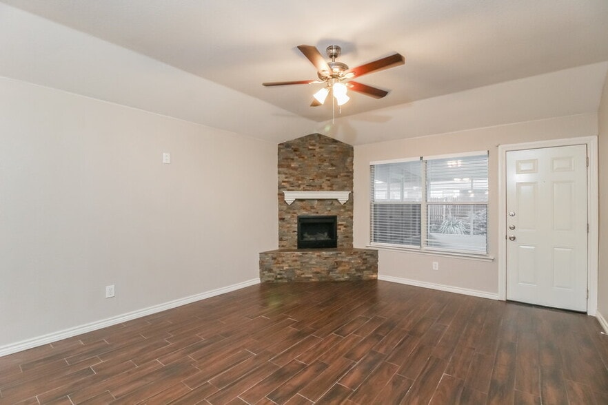 Building Photo - 745 Poncho Ln