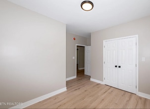 Building Photo - 830 Vermont Ave