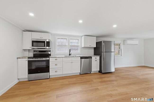 Building Photo - 96 W Main St