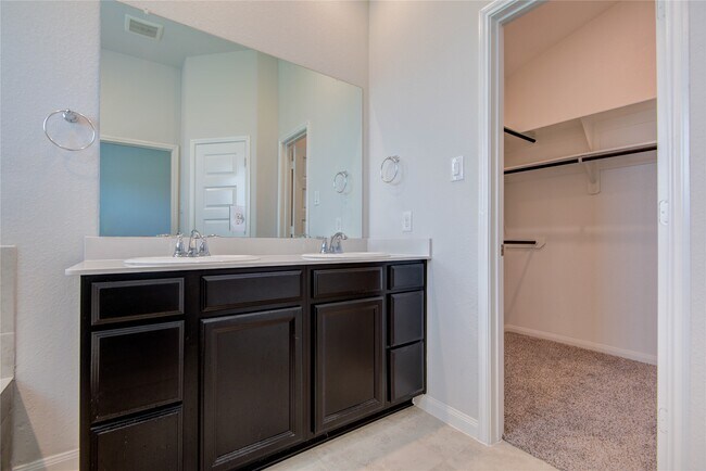 Building Photo - 2425 Temple Crag Dr