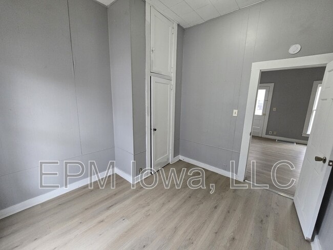 Building Photo - 714 W 1st St