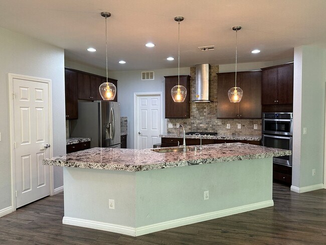 Building Photo - Beautiful Home in the Paseos of Summerlin!