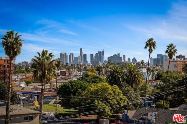 Building Photo - 307 N Wilton Pl